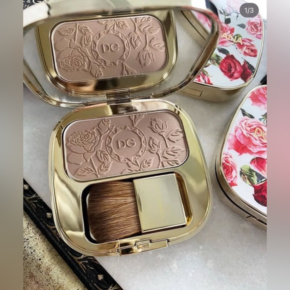 Dolce & Gabbana Other - Dolce & Gabbana Pink Blush of Roses Compact with Floral Design